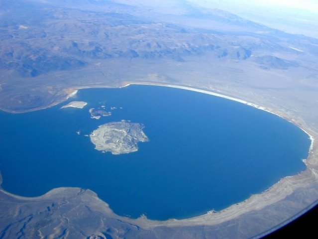 Mono Lake vanuit het vliegtuig