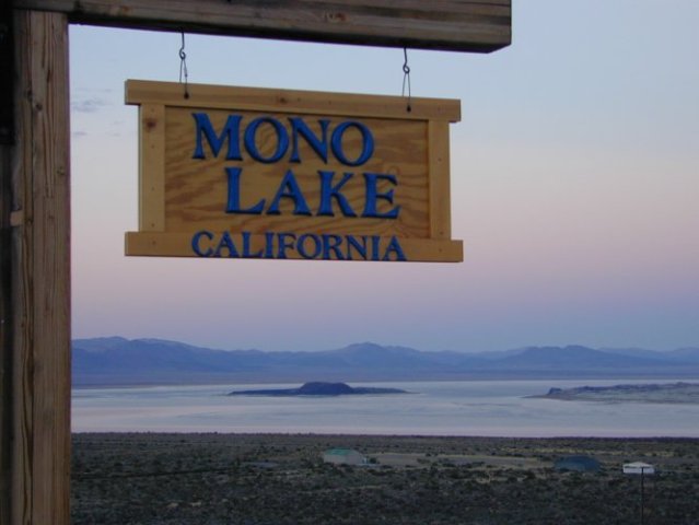 Lee Vining: Mono Lake