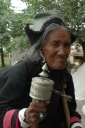 Vrouw met gebedsmolen (Hemis Shukpachan)