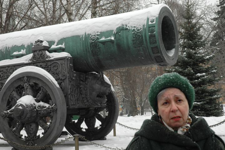Het kanon van de tsaar met Russische Kremlingids