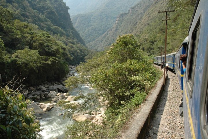 Met de trein van Ollantaytambo naar Machu Picchu