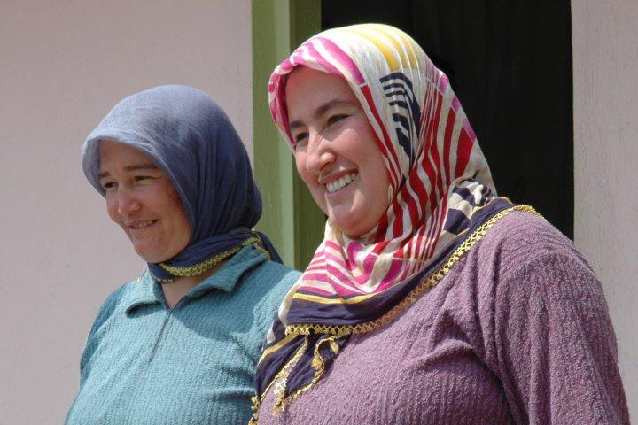 Onze gastvrouwen in de buurt van Karaagaz